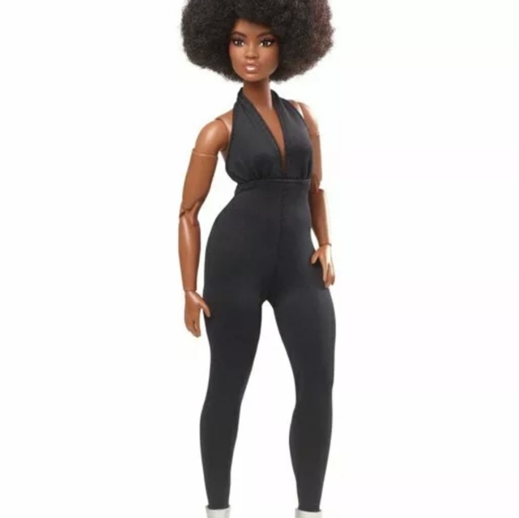 SOLD OUT Barbie Signature Looks Doll - Picture 2 of 13